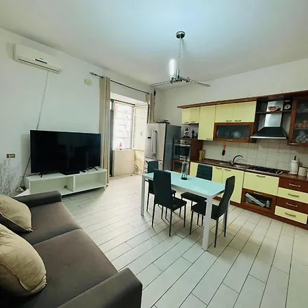 Nina S House נאפולי