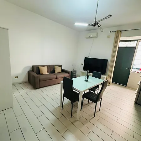 Nina S House * נאפולי